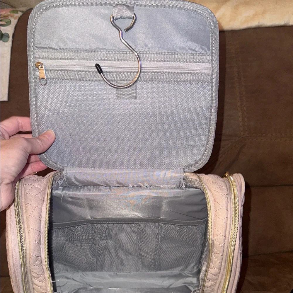 Lizzton Quilted Travel Hanging Cosmetic Organizer
